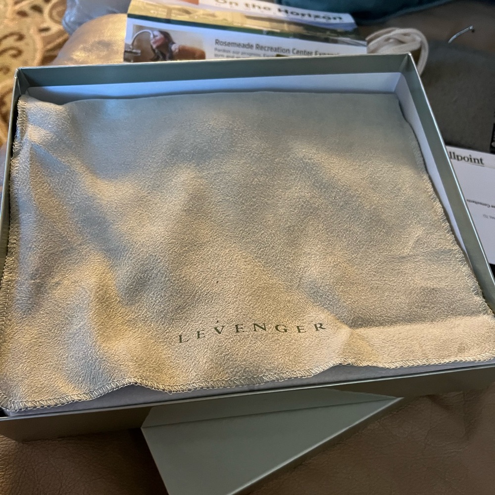 Levenger BRAND NEW IN BOX, junior size leather softfolio. Beautiful blue color.